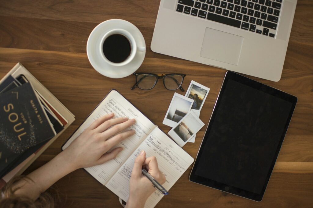 Blog post checklist template on a notebook with a pen for UK bloggers