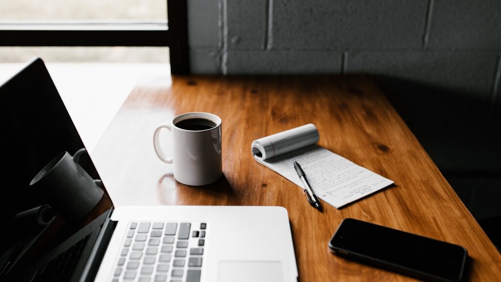 Blogger working with brands on sponsored content collaboration